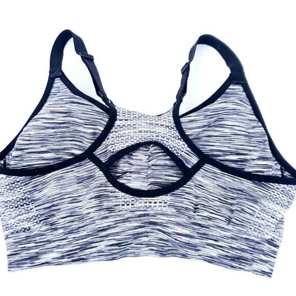 Reebok Sports Bra Wireless Medium Gray Heathered Excellent preowned condition - Picture 2 of 3